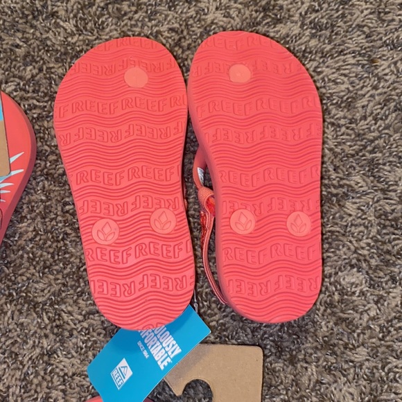 NWT REEF GIRLS SANDALS LITTLE STARGAZER PRINTS PINEAPPLE SIZES 4, 5 toddler - Picture 3 of 3